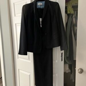 Le Suit NWT 2 pc woman’s pantsuit